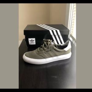 *SOLD* adidas 3MC Vulc unisex sneakers